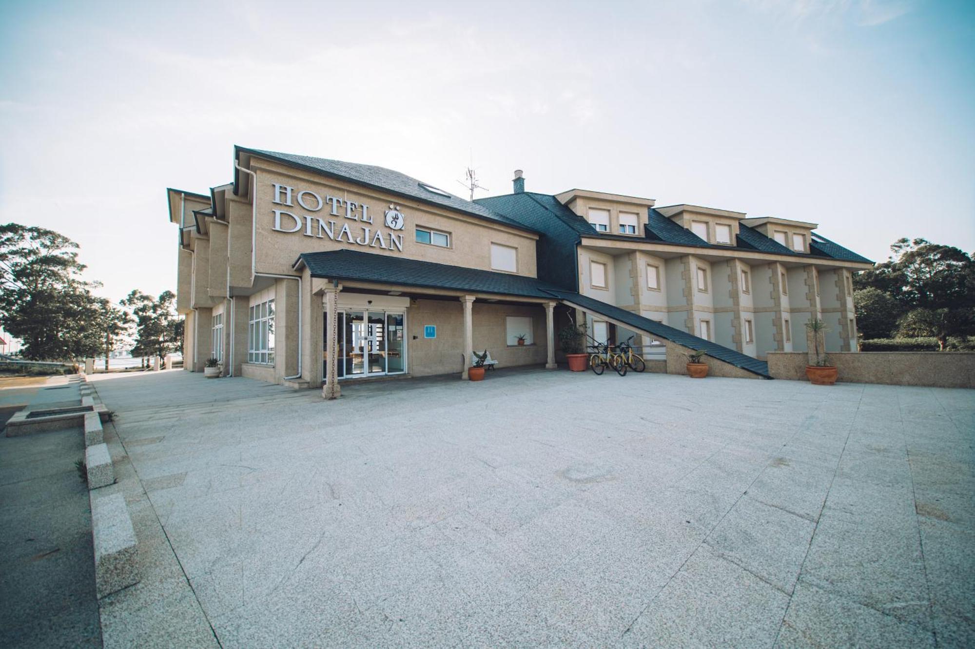 Hotel Dinajan Villanueva De Arosa Extérieur photo