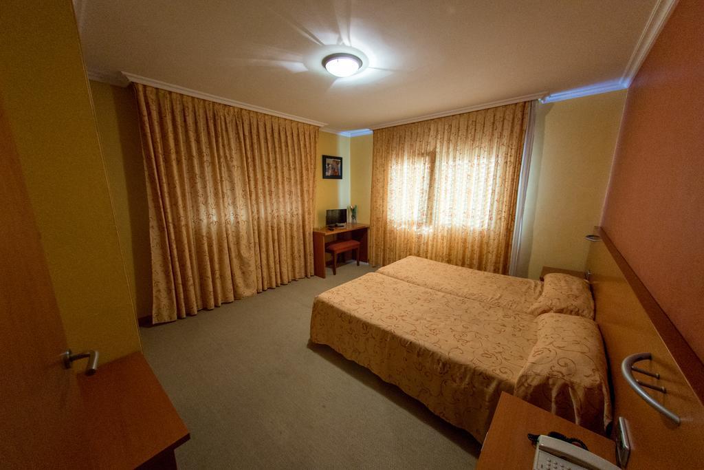 Hotel Dinajan Villanueva De Arosa Extérieur photo