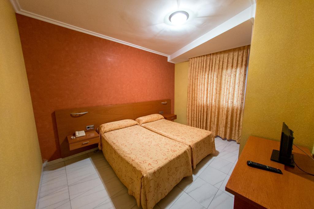 Hotel Dinajan Villanueva De Arosa Extérieur photo