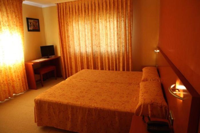 Hotel Dinajan Villanueva De Arosa Extérieur photo